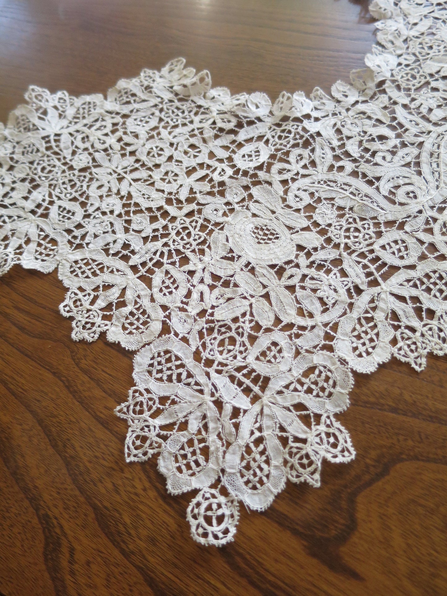 Intricate Antique Hand Worked Honiton Bobbin Lace Collar- 1840's