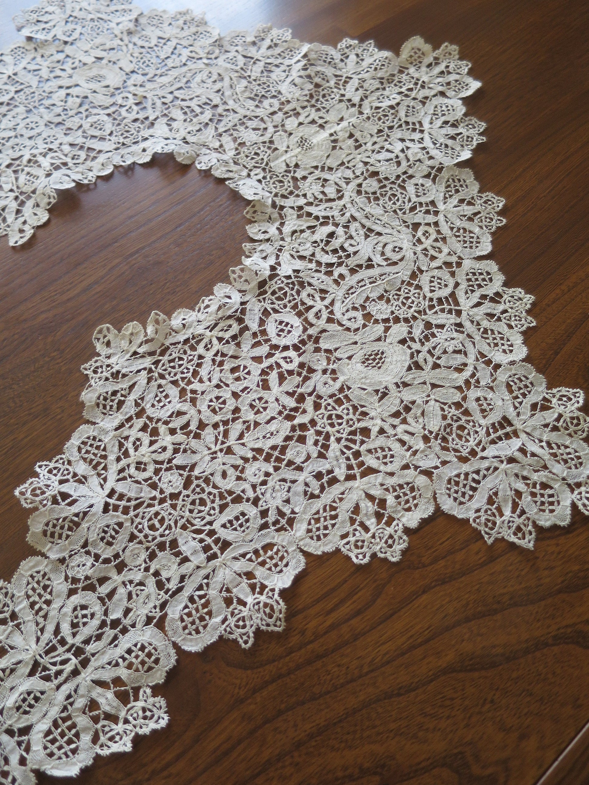 Intricate Antique Hand Worked Honiton Bobbin Lace Collar- 1840's